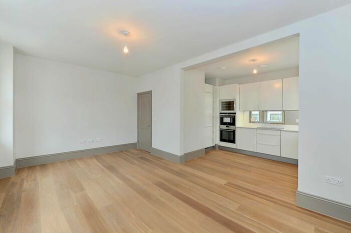 2 Bedroom Flat To Rent In Goodge Street, London, W1T