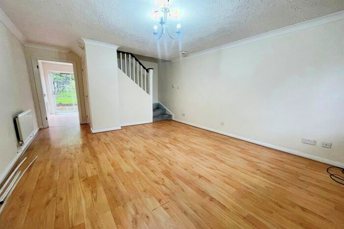 2 Bedroom End Of Terrace House To Rent In Girona Close, RM16