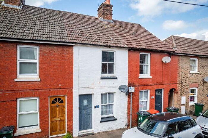 2 Bedroom Terraced House For Sale In West Street, Crawley, RH11