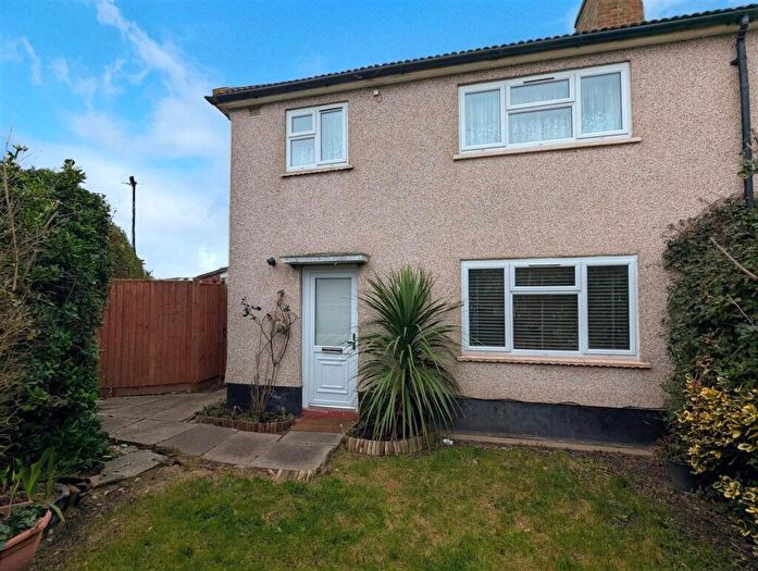 3 Bedroom End Of Terrace House For Sale In Cowper Avenue, Tilbury, RM18