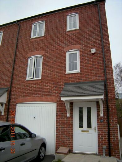 3 Bedroom Semi-Detached House To Rent In North Dene Park, Chadderton, Oldham, OL9