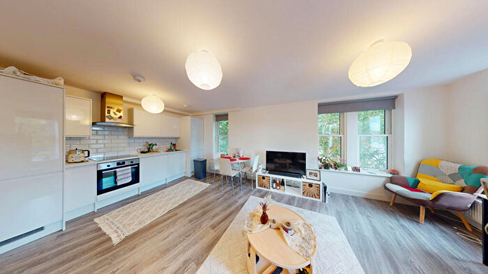 1 Bedroom Flat To Rent In Provot House, Enfield, Enfield, Middlesex, EN2