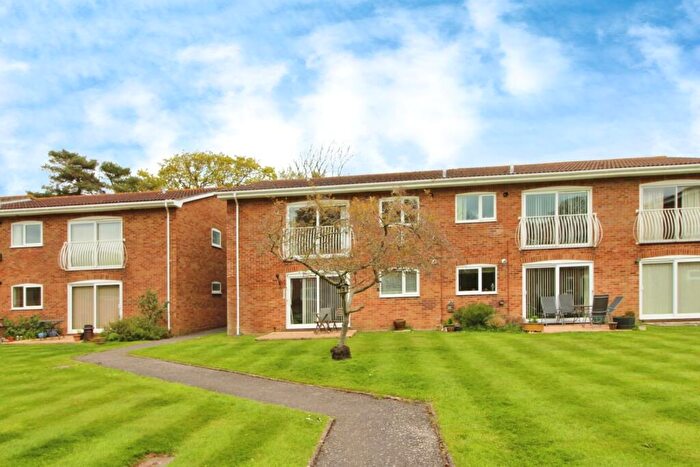 2 Bedroom Flat To Rent In Waterford Place, Highcliffe, BH23