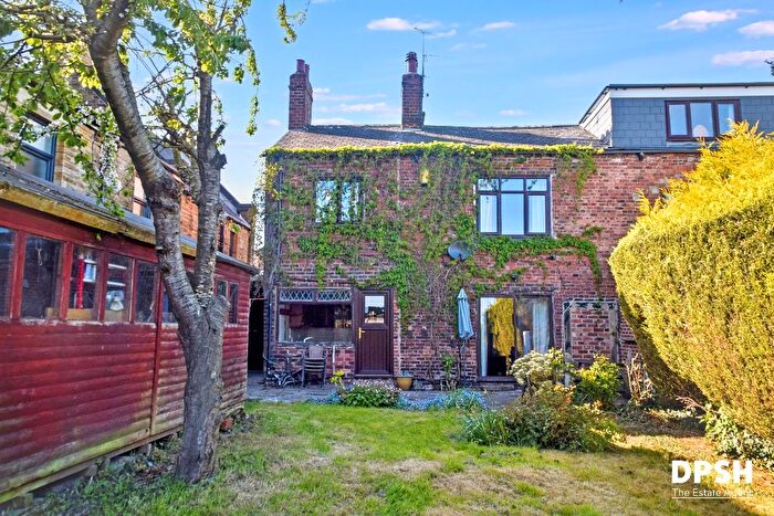 2 Bedroom Cottage For Sale In Back Green, Churwell, Morley, Leeds, LS27