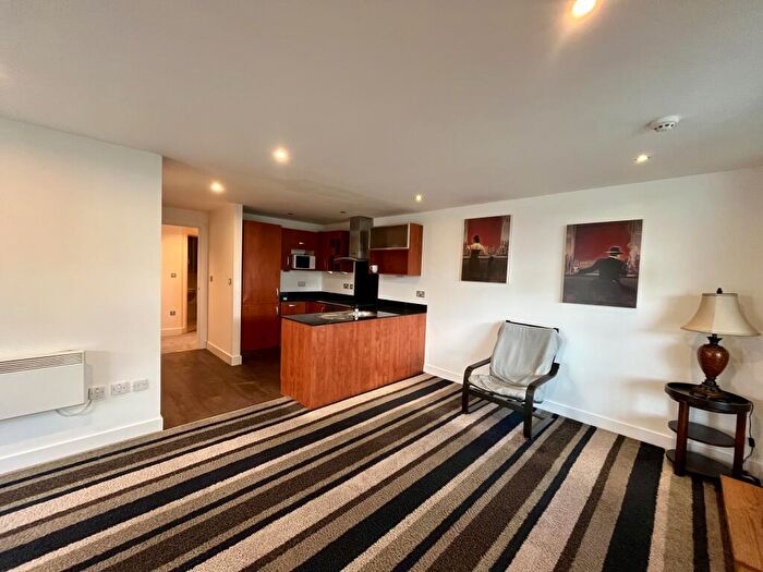 2 Bedroom Apartment To Rent In Magellan House Leeds Dock, LS10