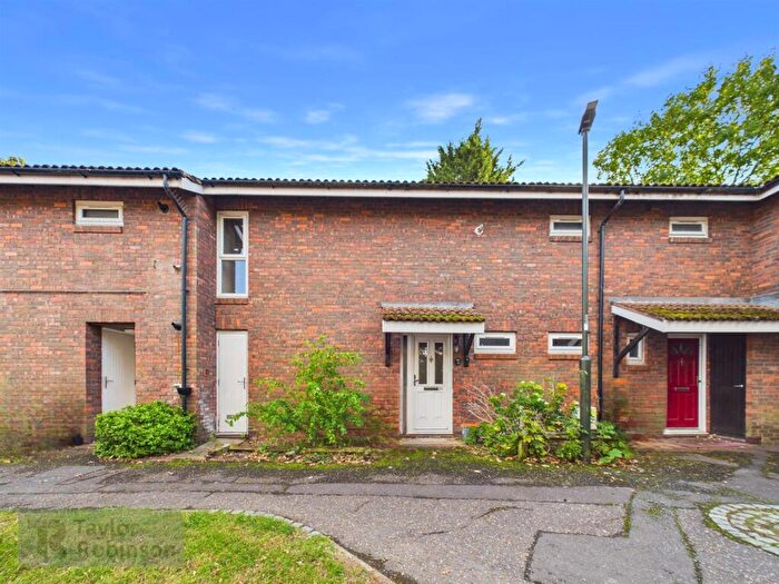3 Bedroom Terraced House For Sale In Kensington Road, Broadfield, Crawley, RH11