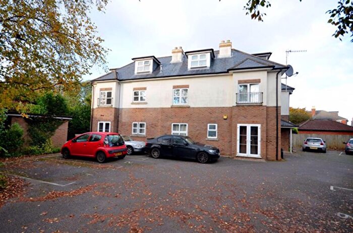 3 Bedroom Flat To Rent In Methuen Road, Bournemouth, BH8