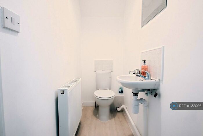 2 Bedroom Semi-Detached House To Rent In Sutton Row, Leeds, LS14