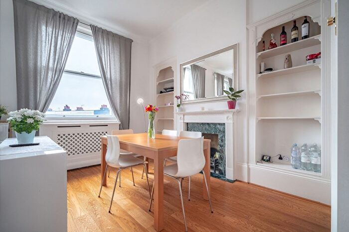 2 Bedroom Flat For Sale In North End Road, London, SW6