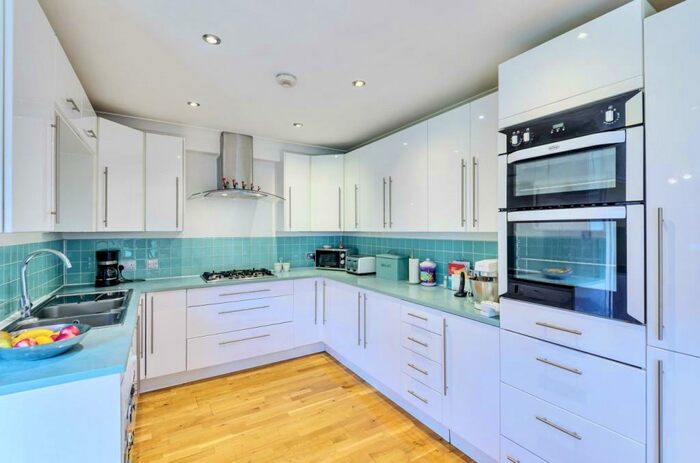 5 Bedroom Detached House For Sale In Merrow, Guildford, Surrey, GU4