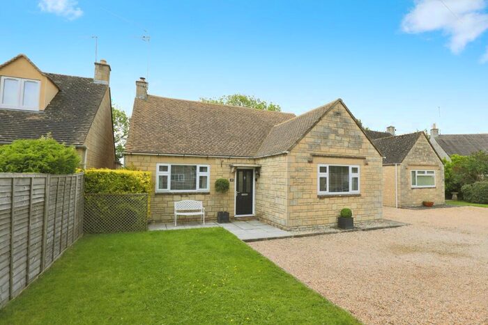 3 Bedroom Bungalow For Sale In Letch Hill Drive, Bourton-on-the-Water, Cheltenham, Gloucestershire, GL54