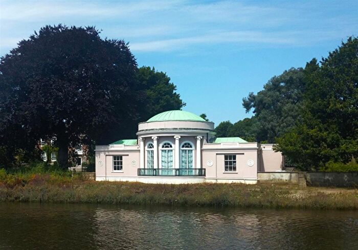 2 Bedroom Detached House To Rent In Park Road, Isleworth, Brentford, London, TW7