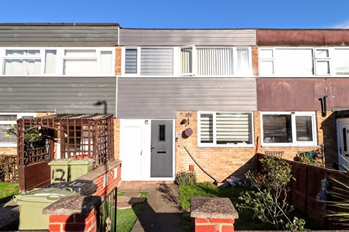 3 Bedroom Terraced House For Sale In Kinloch Place, Bletchley, Milton Keynes, MK2