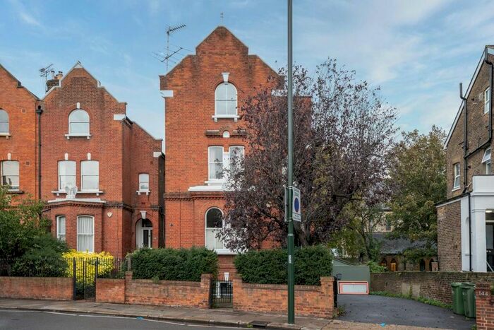 2 Bedroom Flat To Rent In Sheen Road, Richmond, TW9