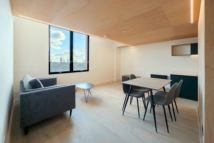 2 Bedroom Apartment To Rent In Spinners Way, Manchester, M15