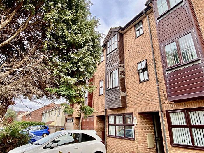 4 Bedroom Property To Rent In Little Pembroke, Worthing, BN11