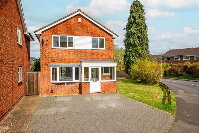 3 Bedroom House To Rent In Broadstone Road, Harpenden, Hertfordshire, AL5