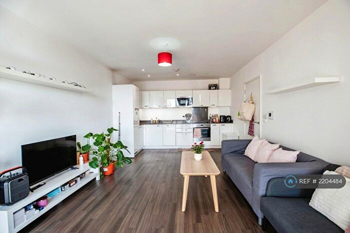 2 Bedroom Flat To Rent In Adenmore Road, Catford, SE6