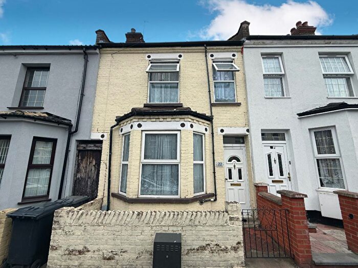 5 Bedroom Terraced House For Sale In Shirley Road, Dallow Road Area, Luton, Bedfordshire, LU1