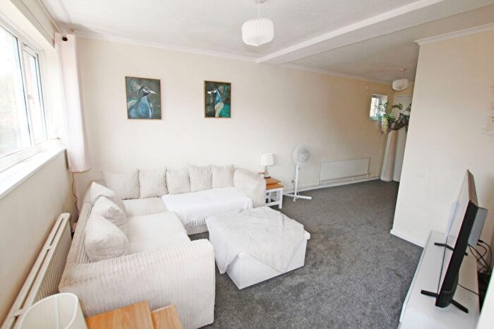 1 Bedroom Flat To Rent In Ramsay Close, Birchwood, WA3