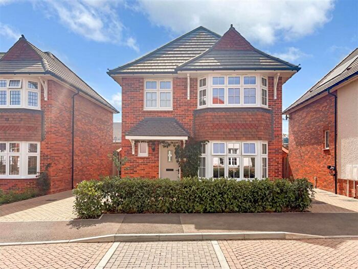 3 Bedroom Detached House For Sale In Horseshoe Way, Yapton, Arundel, BN18