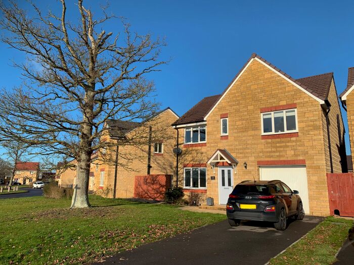 5 Bedroom Detached House To Rent In Castle Hedingham, Trowbridge, BA14