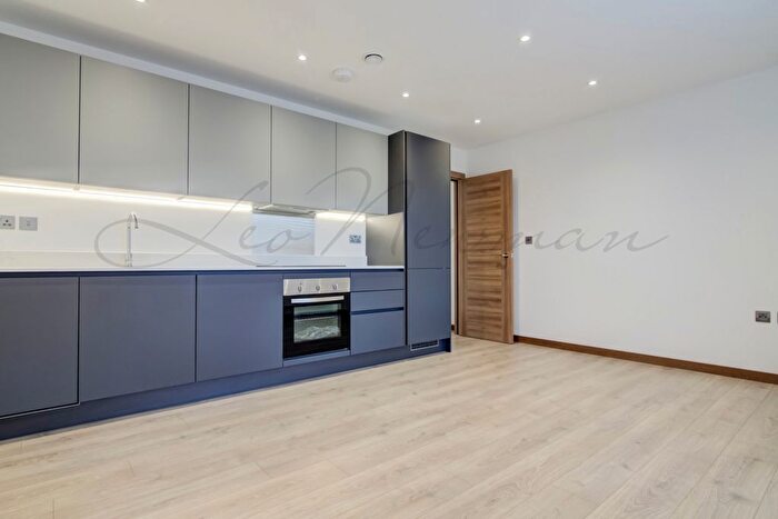 2 Bedroom Flat To Rent In Harvest Lane, Surrey, KT7