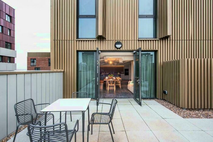 2 Bedroom Apartment To Rent In Kampus Apt South Block, Chorlton Street, Manchester, Greater Manchester, M1