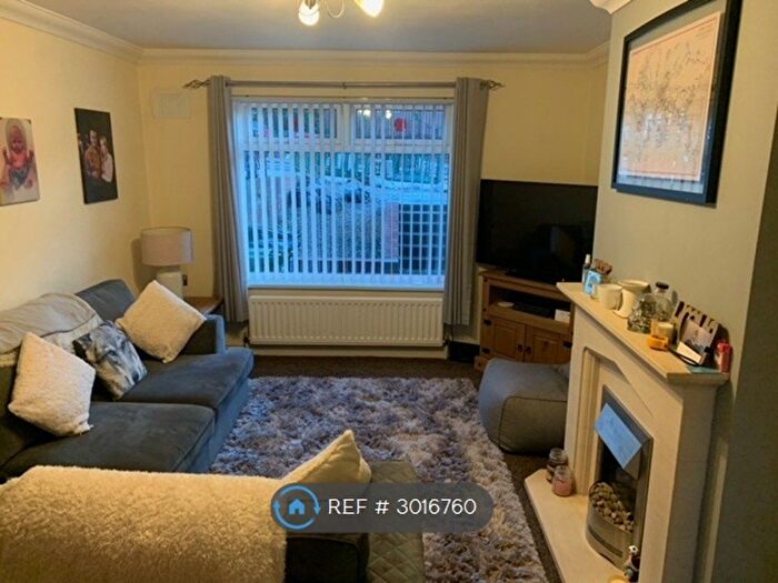 3 Bedroom Terraced House To Rent In Cross St, Gateshead, NE8