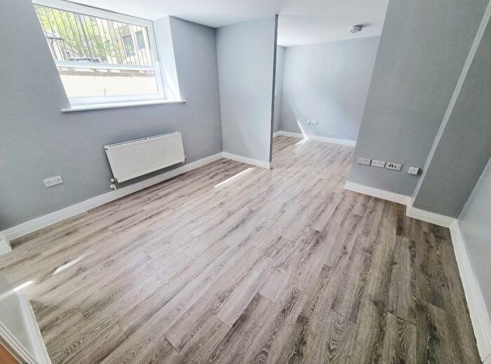 Studio To Rent In Swingate, Stevenage, SG1