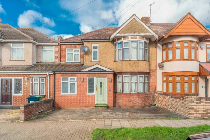 5 Bedroom Semi-Detached House To Rent In Weighton Road, Harrow Weald, Harrow, HA3