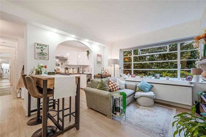 2 Bedroom Apartment For Sale In Hornsey Lane, London, N6