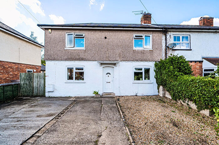 3 Bedroom Semi-Detached House For Sale In Beechcroft Road, Swindon, SN2