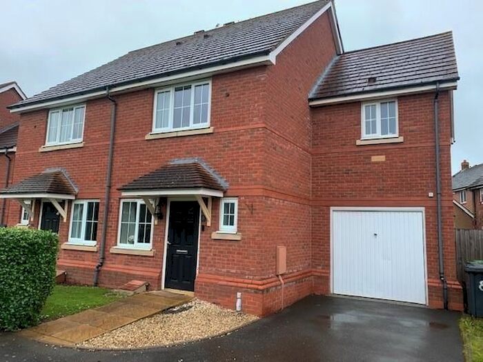 3 Bedroom Semi Detached House To Rent In Boulder Close, Wilnecote, Tamworth, B77