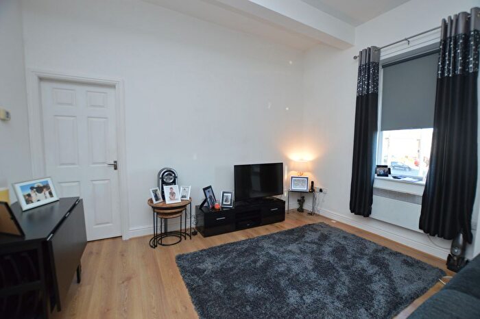 1 Bedroom Flat To Rent In Rooks Nest Road, Wakefield, WF1