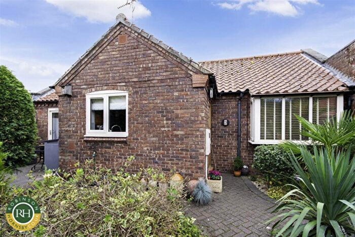 1 Bedroom Cottage For Sale In High Street, Everton, Doncaster, DN10