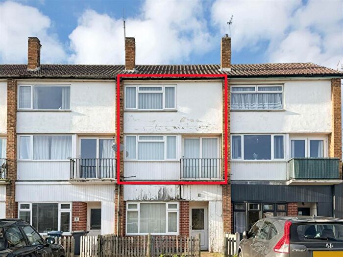 2 Bedroom Apartment For Sale In Haddon Way, Radcliffe-On-Trent, Nottingham, NG12