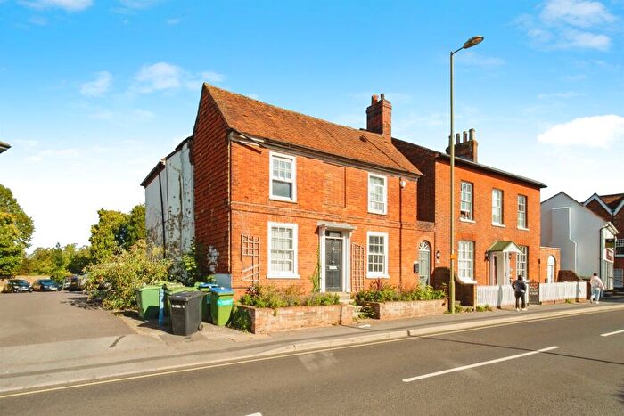 4 Bedroom Detached House For Sale In Winchester Road, Basingstoke, RG21