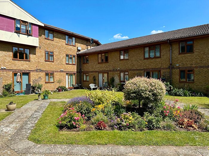 1 Bedroom Flat For Sale In Outwood Common Road, Billericay, CM11