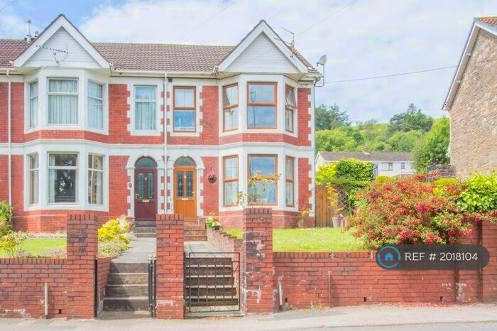 4 Bedroom End Of Terrace House To Rent In Sunnybank Road, Griffithstown, Pontypool, NP4