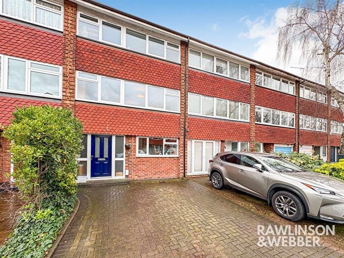 4 Bedroom Town House For Sale In Spurfield, West Molesey, KT8