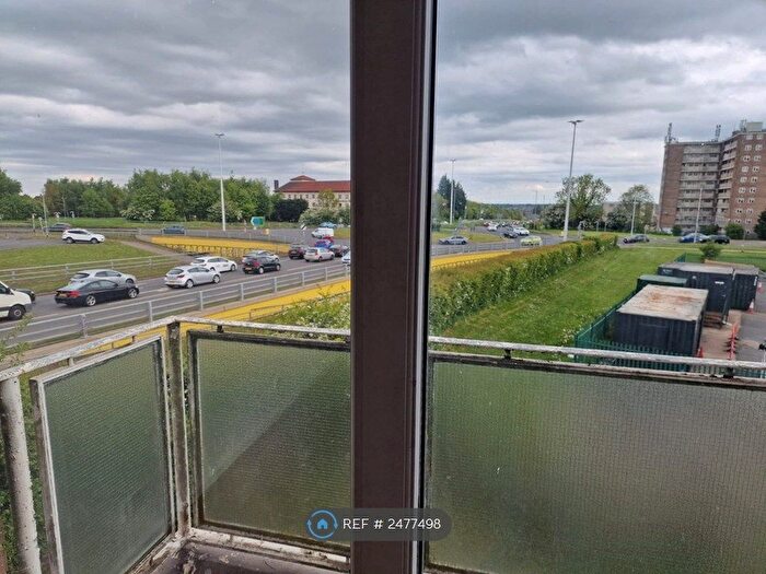 3 Bedroom Flat To Rent In Eastdean Grange, Leeds, LS14