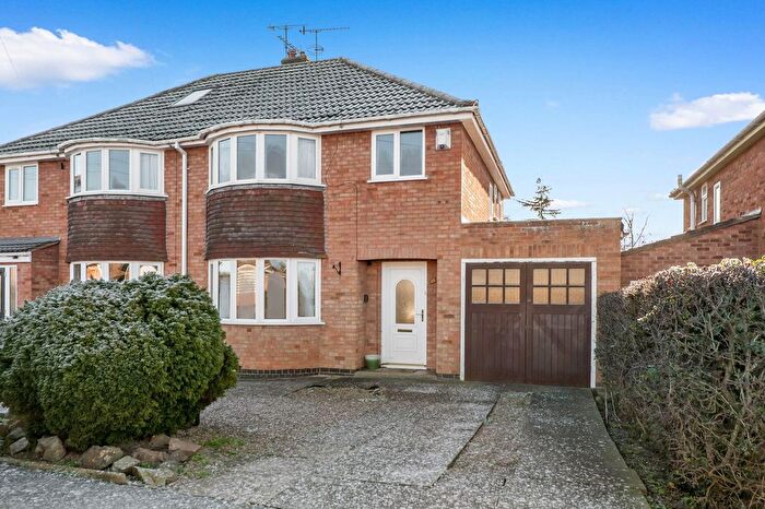 3 Bedroom Semi Detached House For Sale In Arden Road, Worcester., WR5