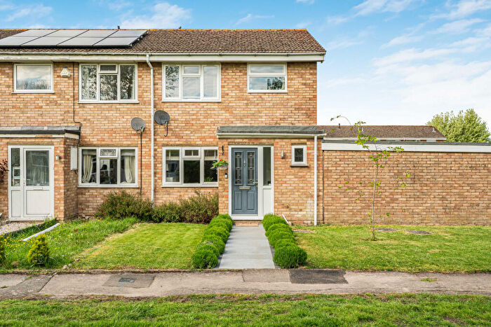 3 Bedroom End Of Terrace House For Sale In Woodhill Drive, Wantage, OX12