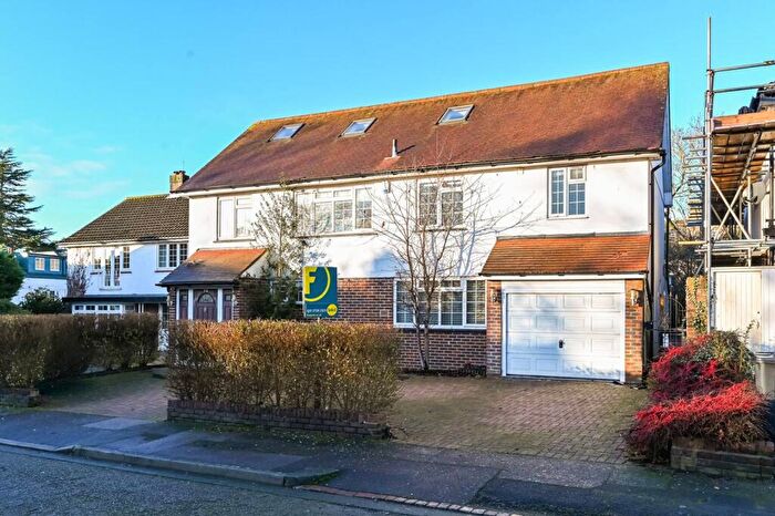 6 Bedroom Detached House For Sale In Hermitage Close, South Woodford, London, E18