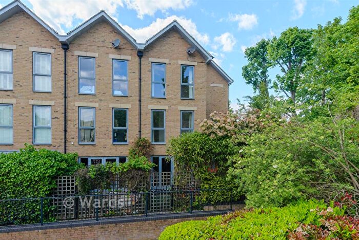 4 Bedroom Town House For Sale In Esparto Way, Dartford, Kent, DA4