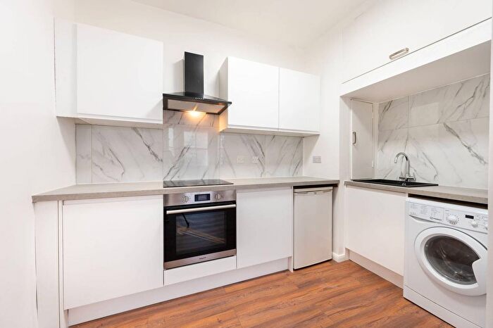 Studio To Rent In Sinclair Gardens, Brook Green, London, W14