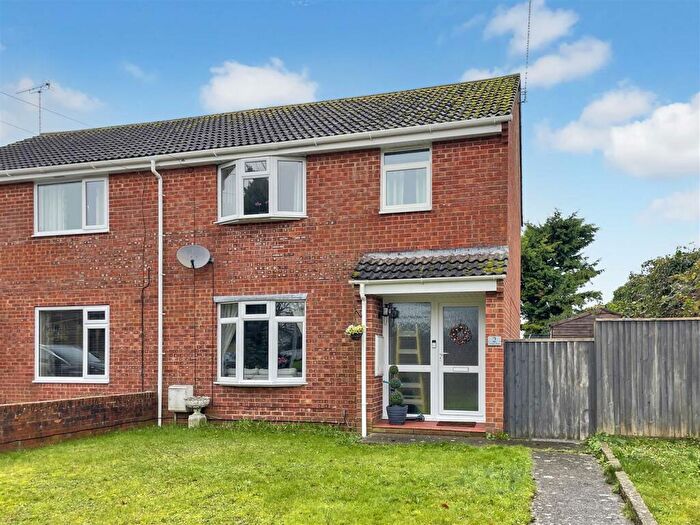 3 Bedroom Semi-Detached House For Sale In College Road, Durrington, Salisbury, SP4
