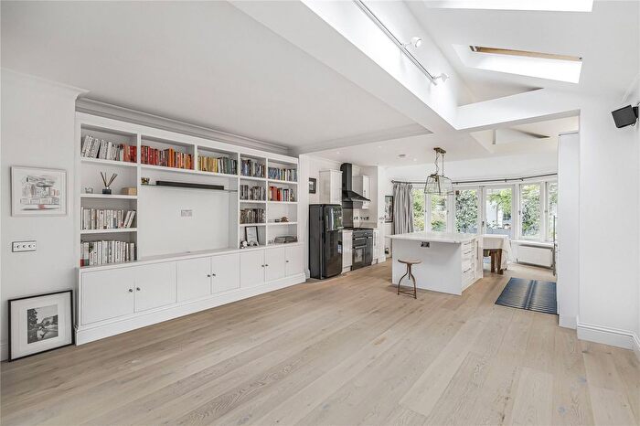 2 Bedroom Flat For Sale In Chaldon Road, Fulham, SW6