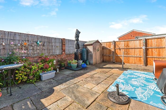 2 Bedroom Maisonette For Sale In Bowater Way, Calmore, Southampton, Hampshire, SO40